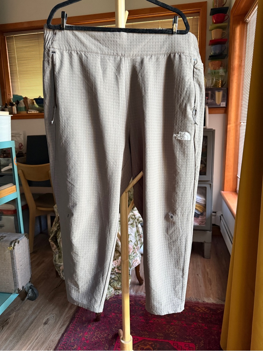 North Face kakhi athletic pants size XXL ankle high rise, EUC